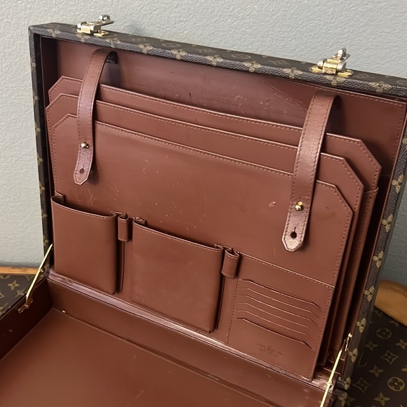 S O L D 🔥 Vintage Lv Briefcase - Picture 4 of 8